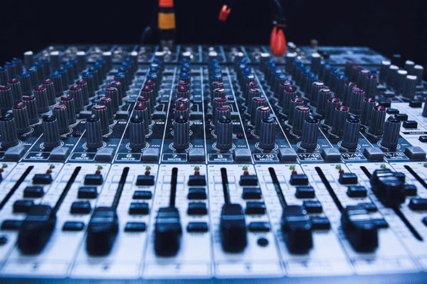 Nghệ thuật điều phối từ Mixer và Equalizer